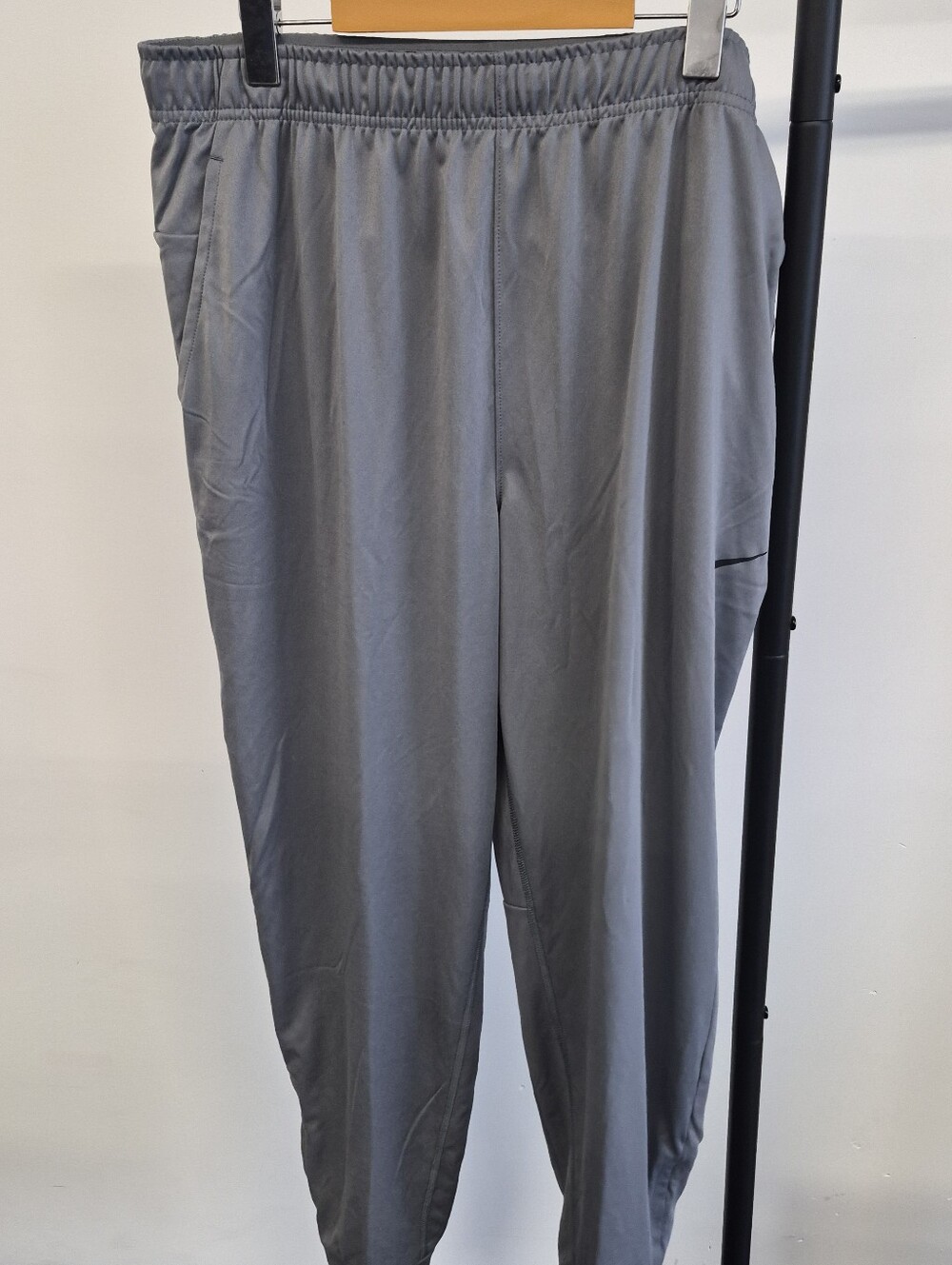 Nike Dri- Fit Gray Men's Elastic-Waist Performance Pants